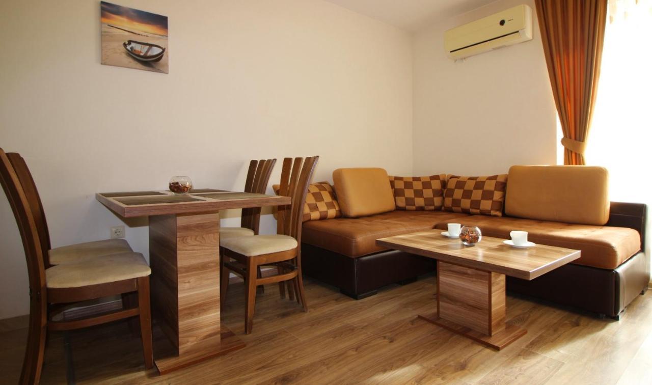 Allia Apartments Ravda Esterno foto