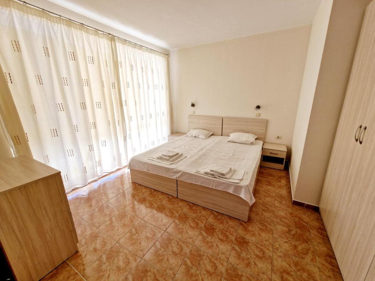 Allia Apartments Ravda Esterno foto